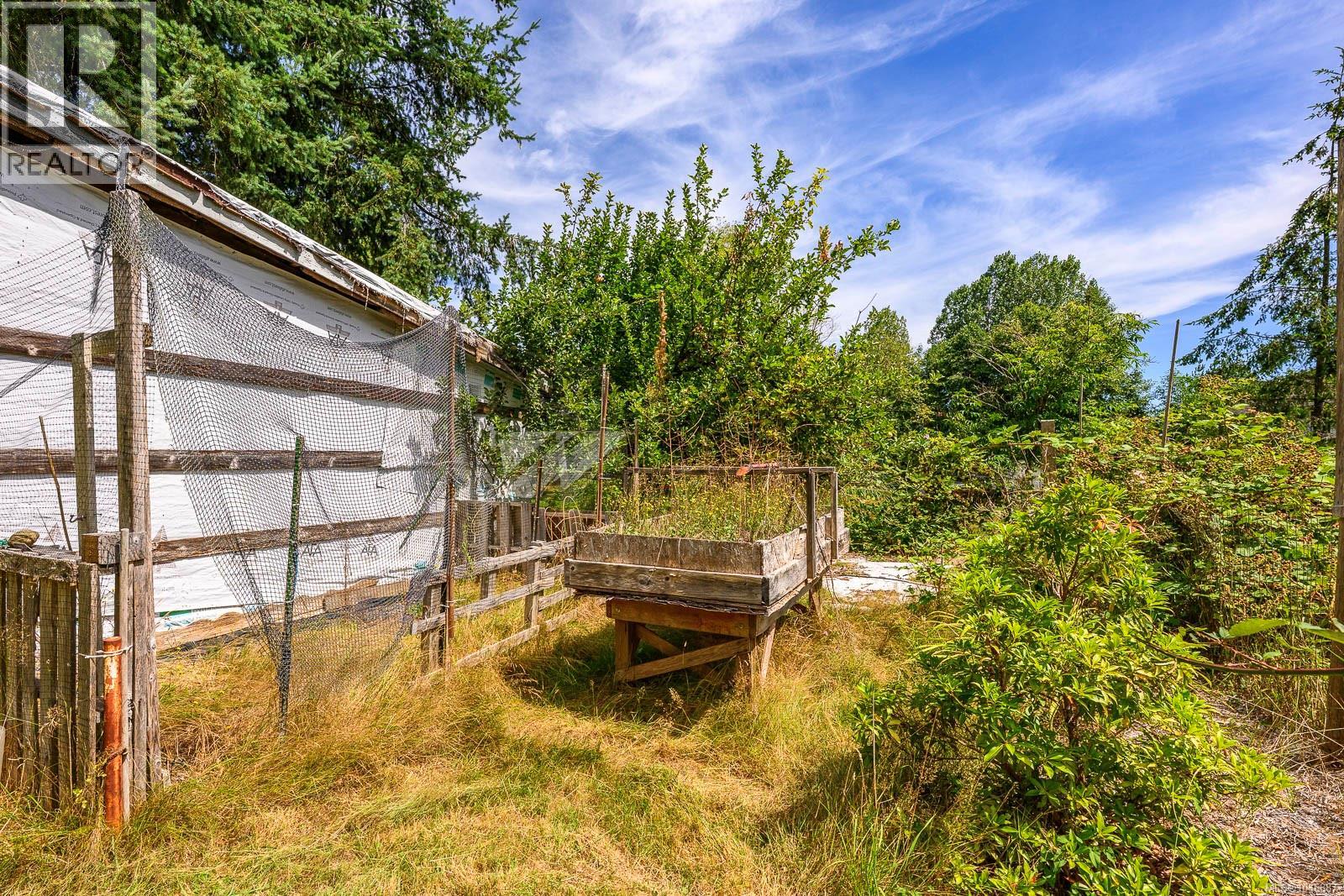 8808 Island Hwy N - 21