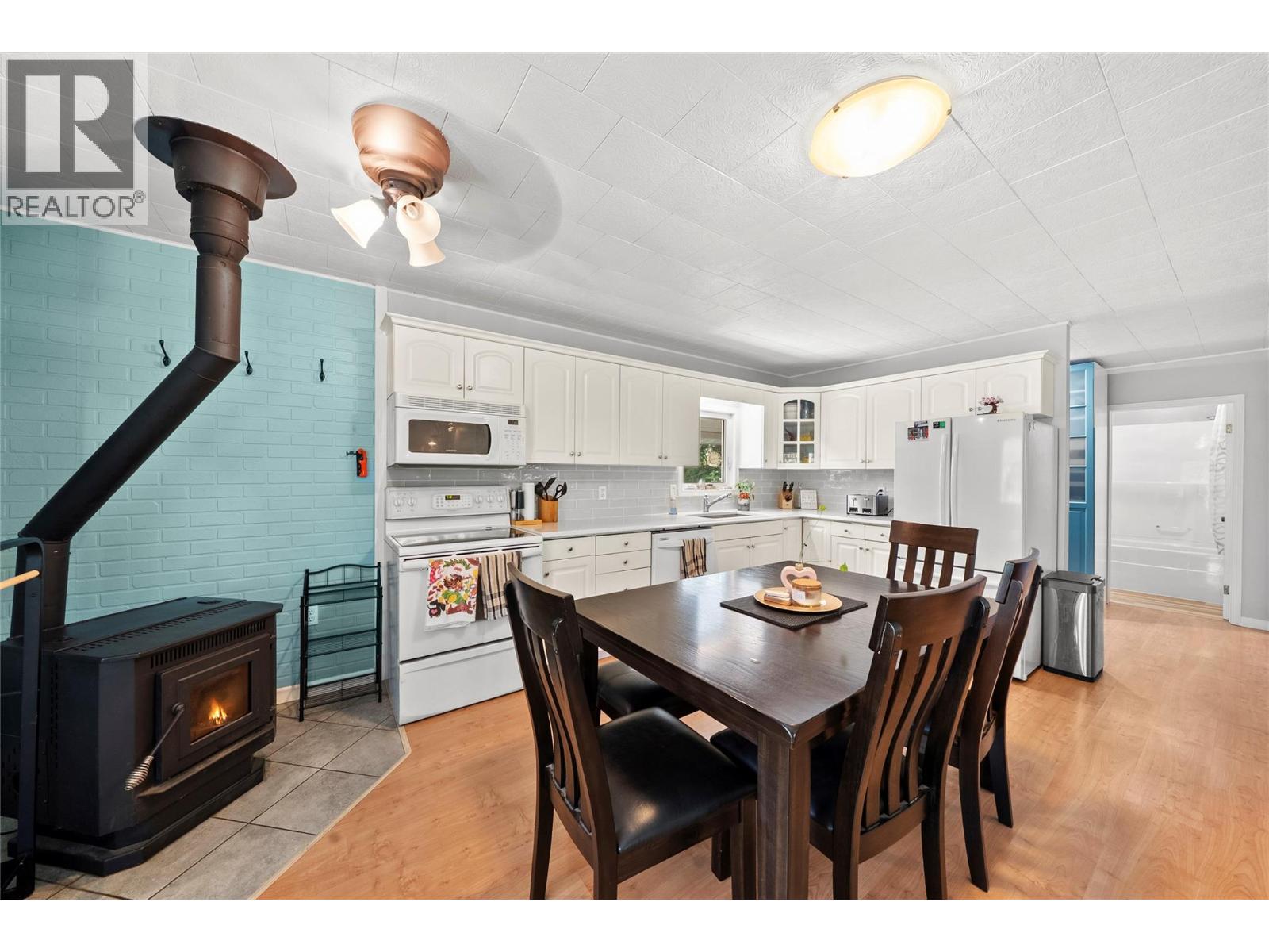 8 Old Town Road - Image 11