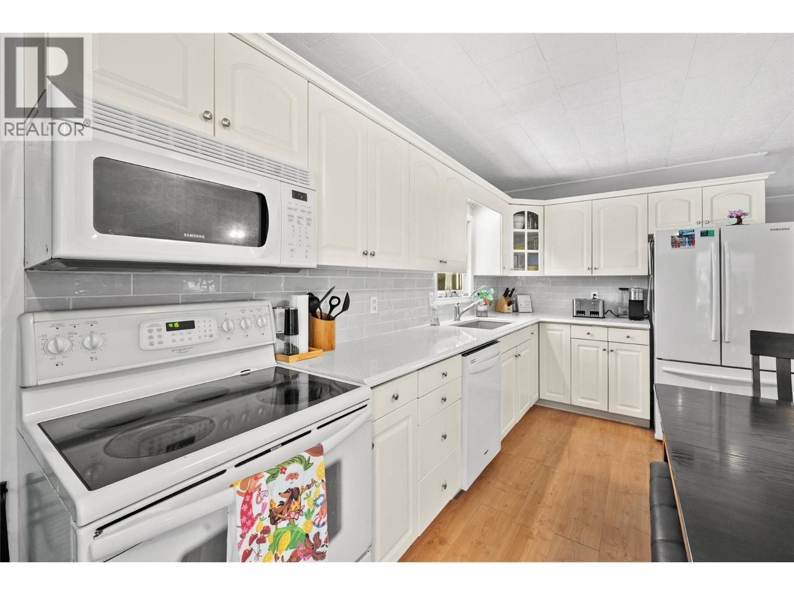 8 Old Town Road - Image 17