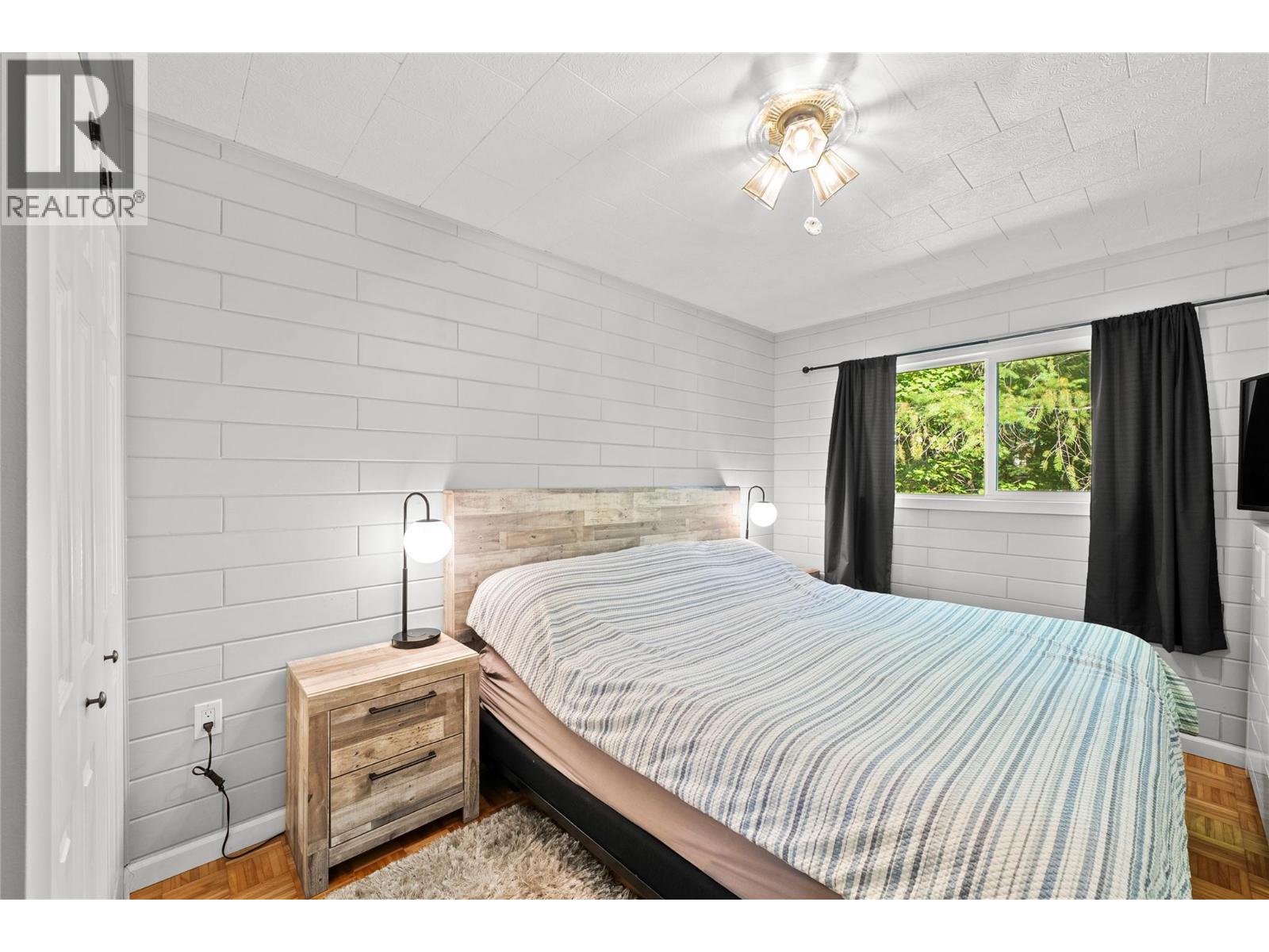 8 Old Town Road - Image 18