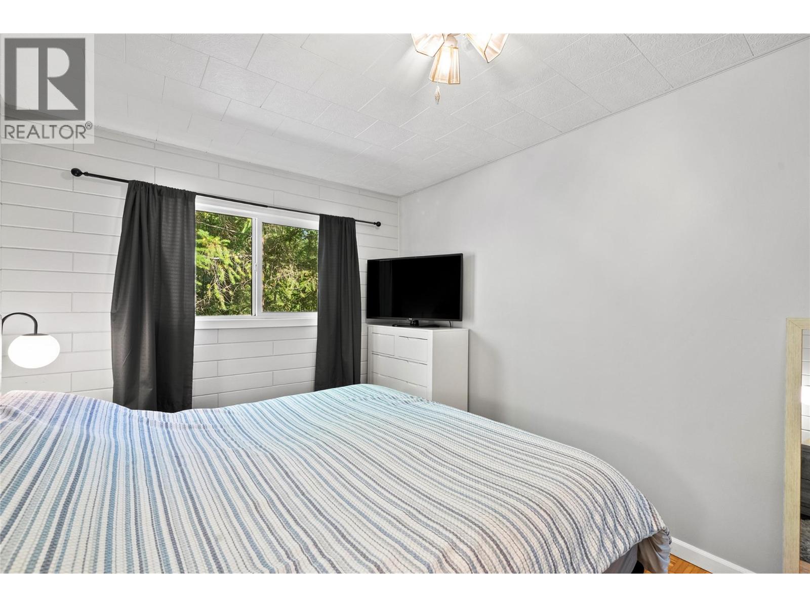 8 Old Town Road - Image 19