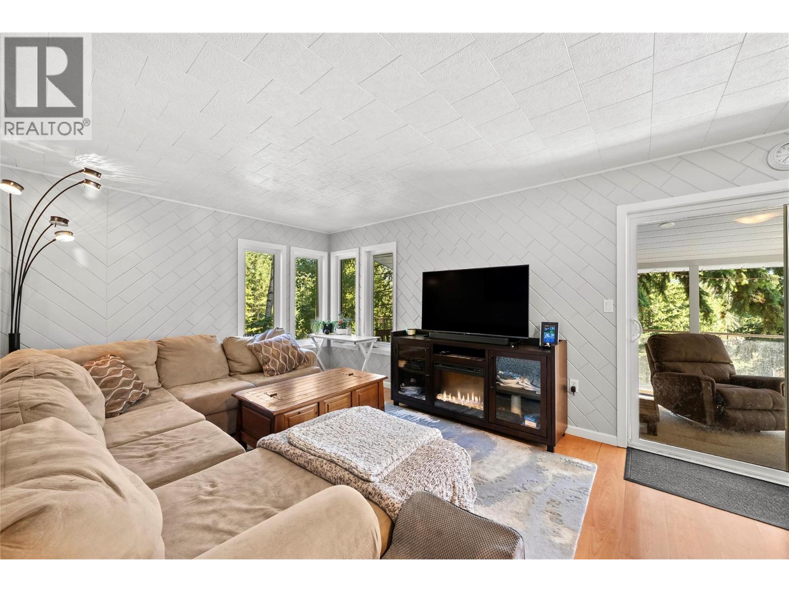 8 Old Town Road - Image 14