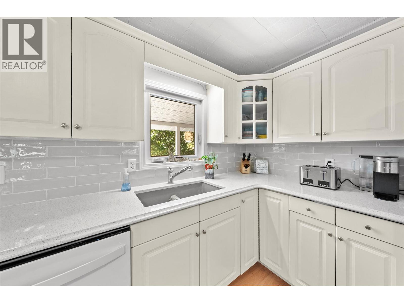 8 Old Town Road - Image 16