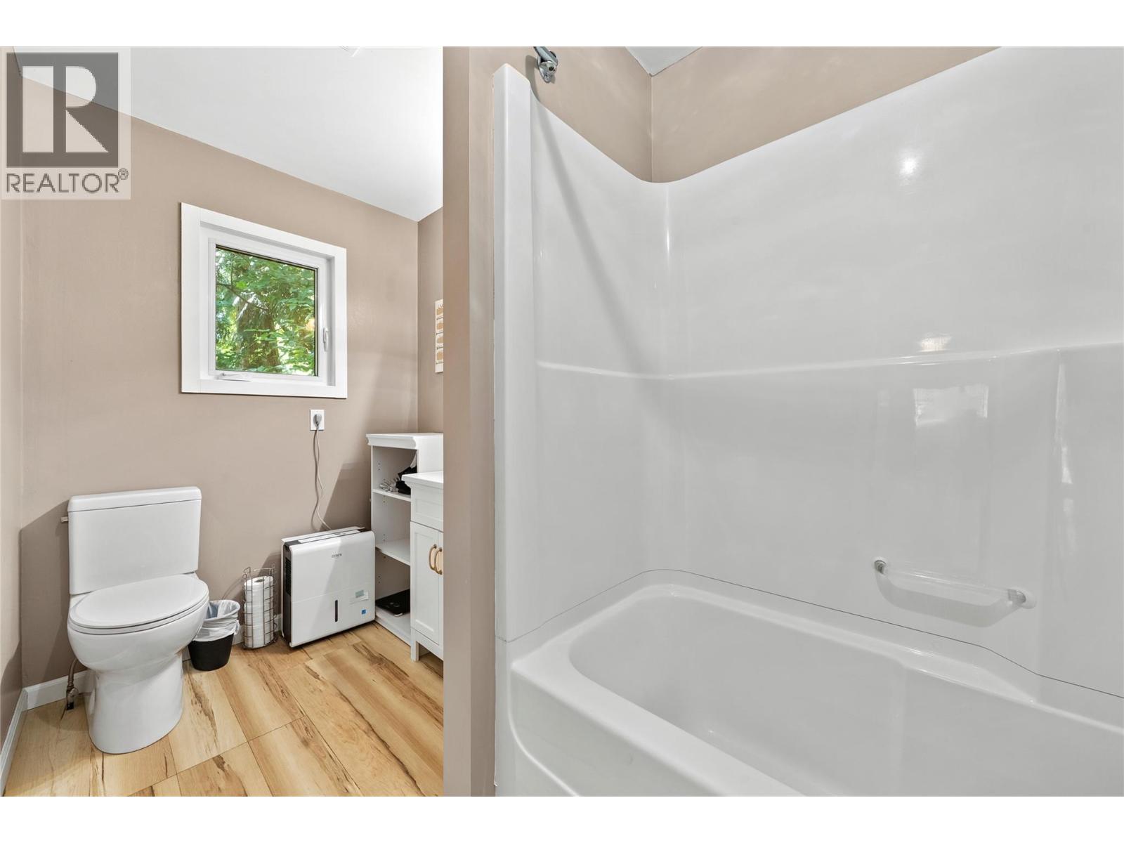 8 Old Town Road - Image 21