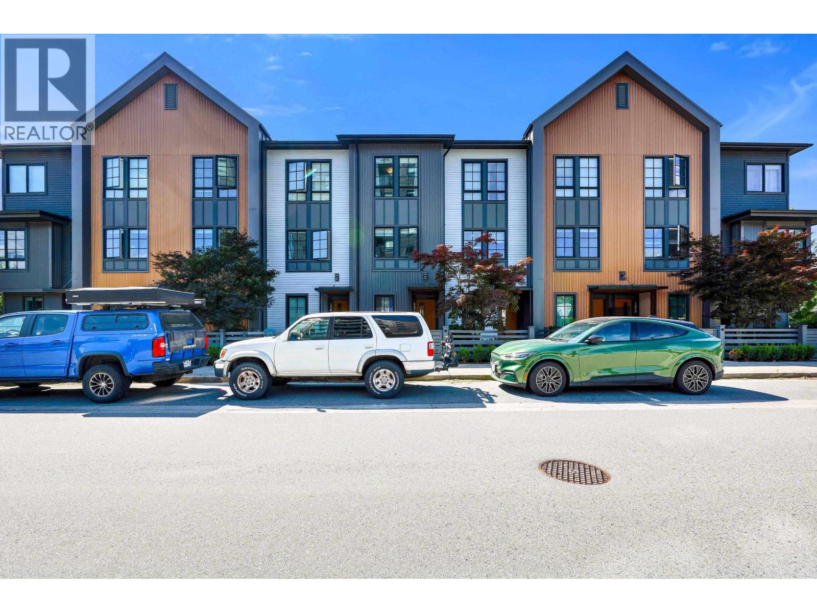 1379 MARINASIDE PLACE, Squamish