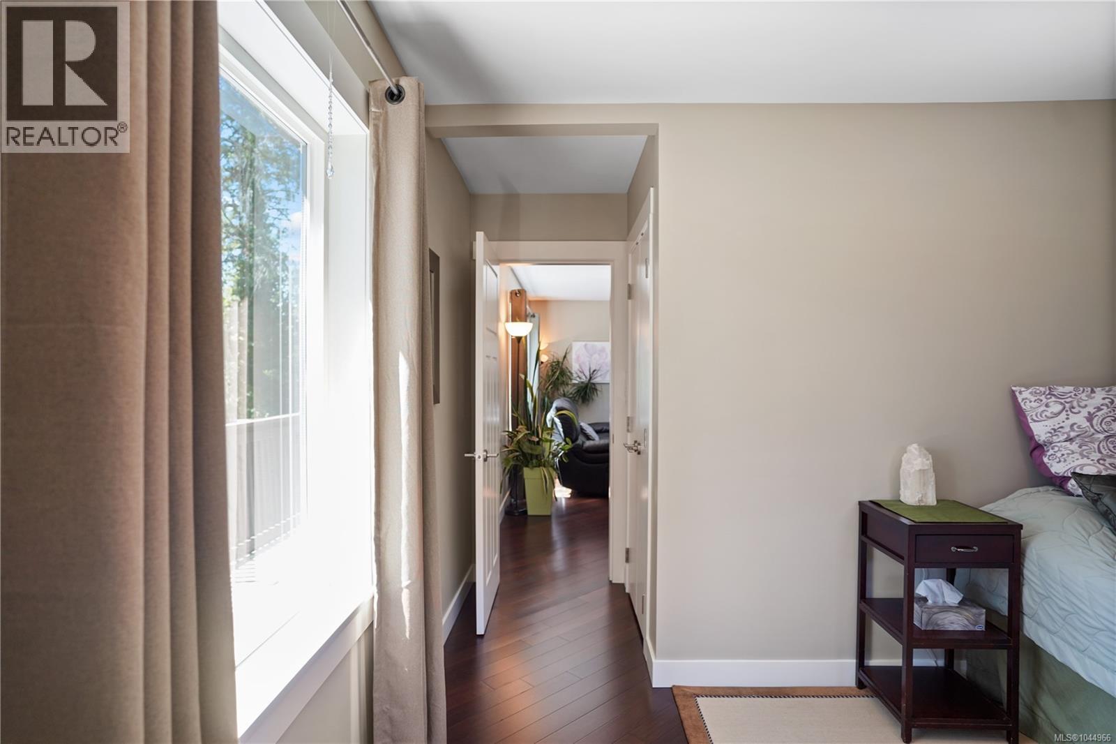 1084 Tatlow Rd - Image 10