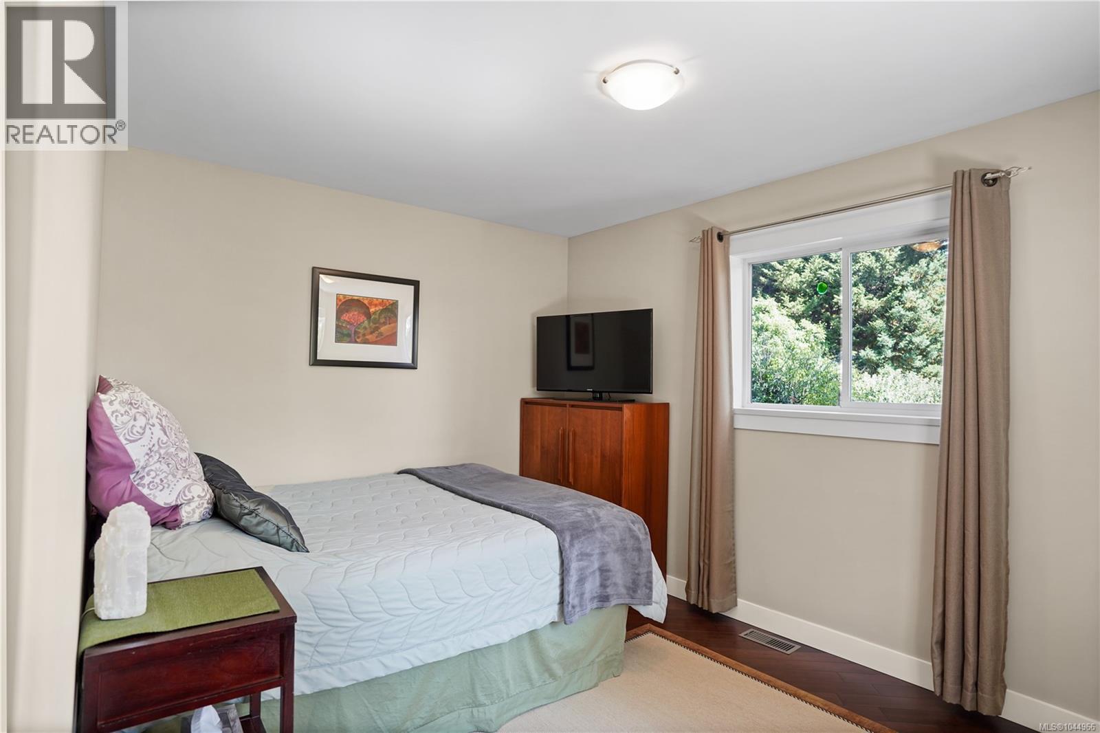 1084 Tatlow Rd - Image 11
