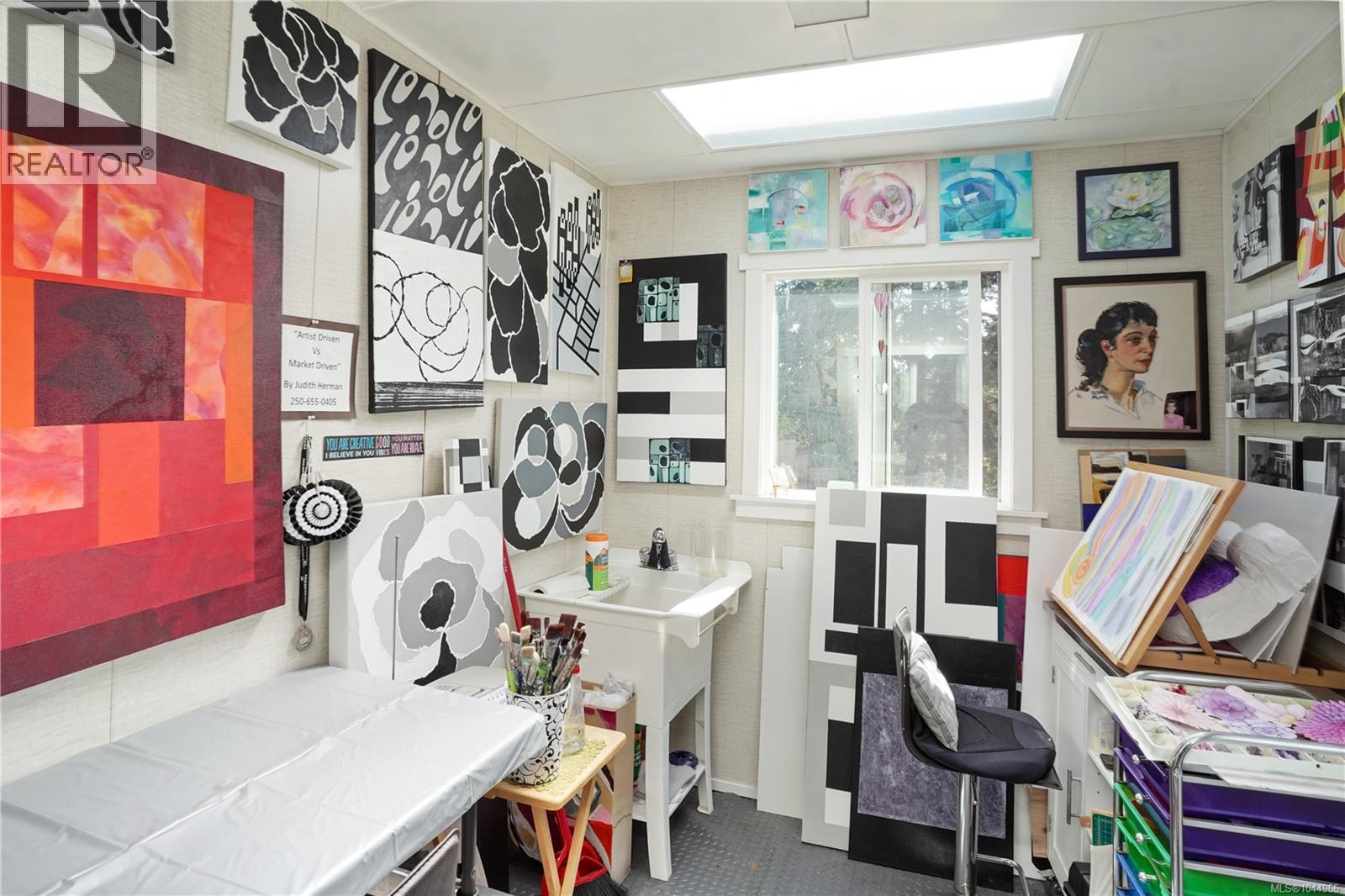 1084 Tatlow Rd - Image 33