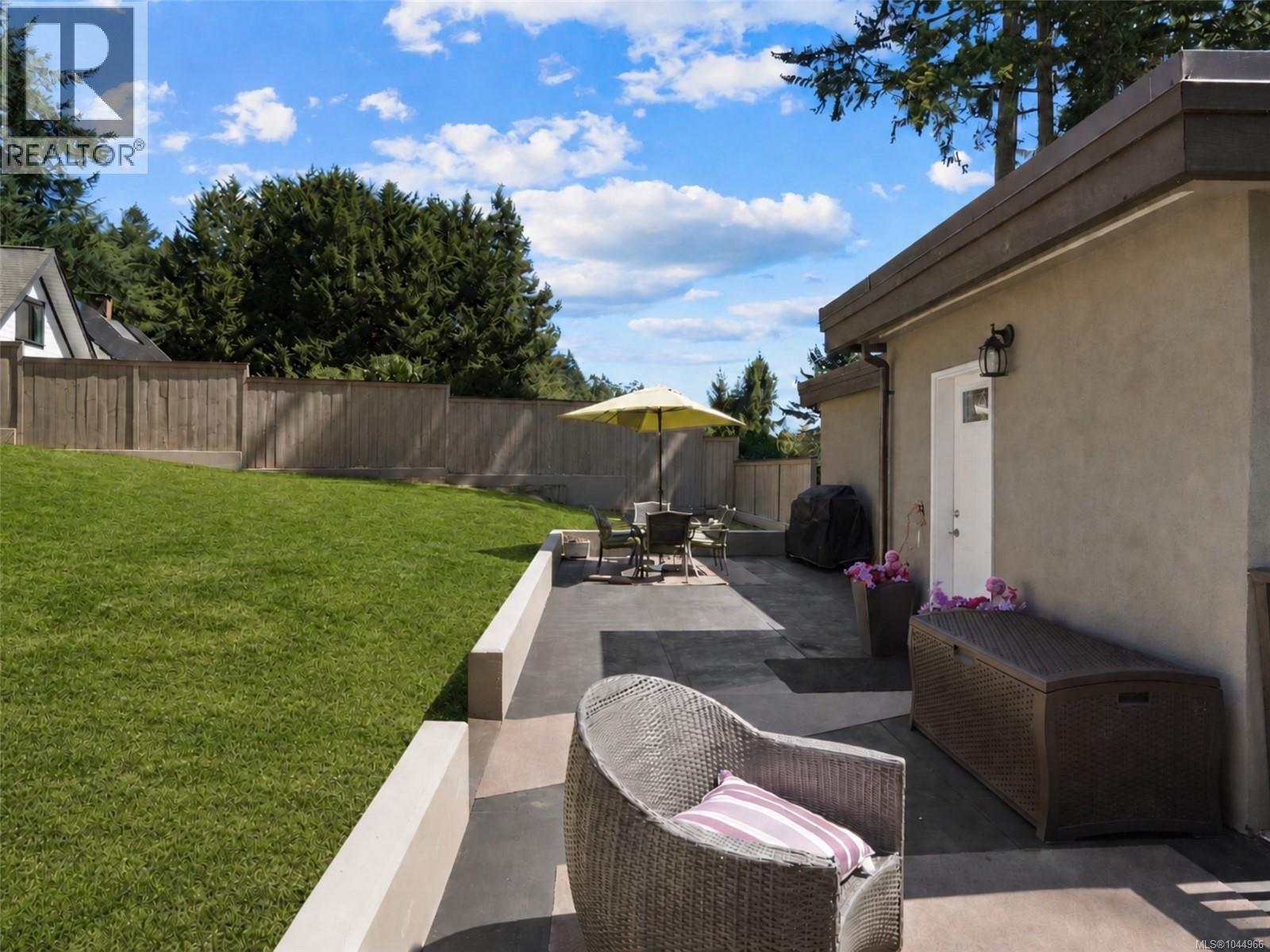 1084 Tatlow Rd - 54