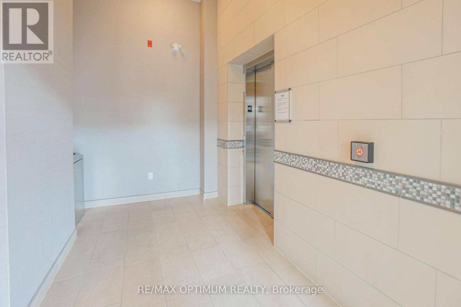 #315 50 SKY HARBOUR DRIVE - 3