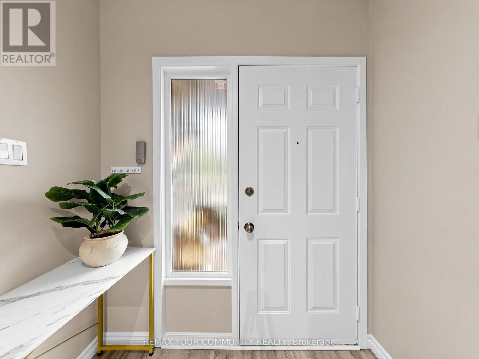 #16 72 ASHGLEN WAY - 5