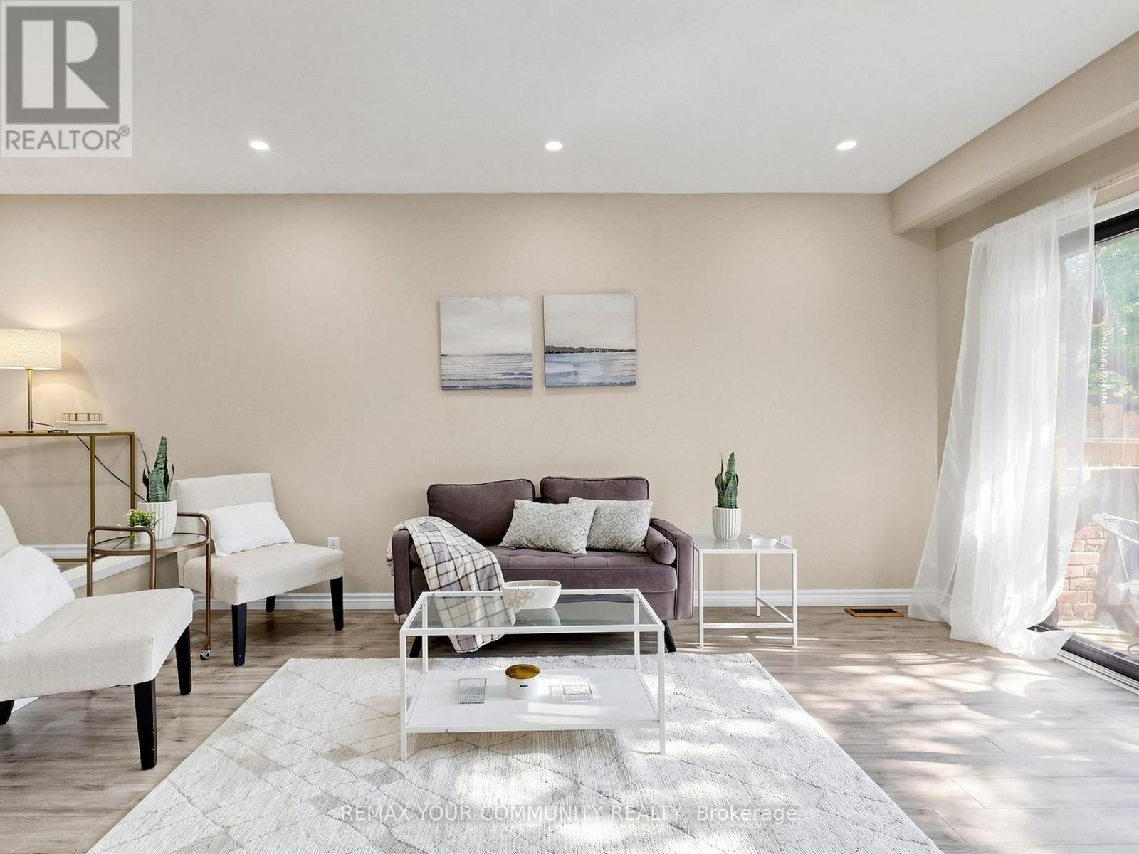 #16 72 ASHGLEN WAY - 8