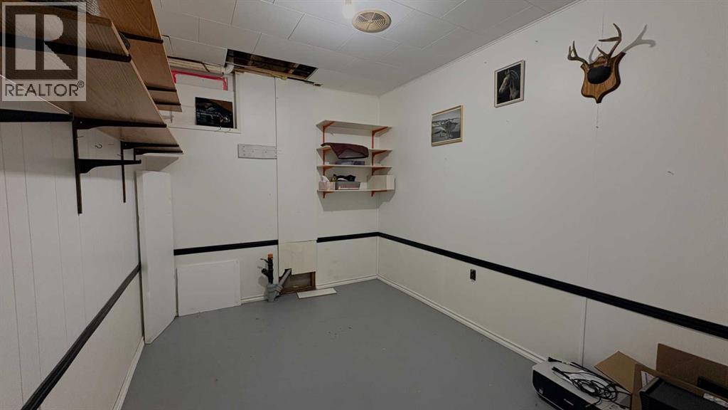 718 10 Street - Image 20