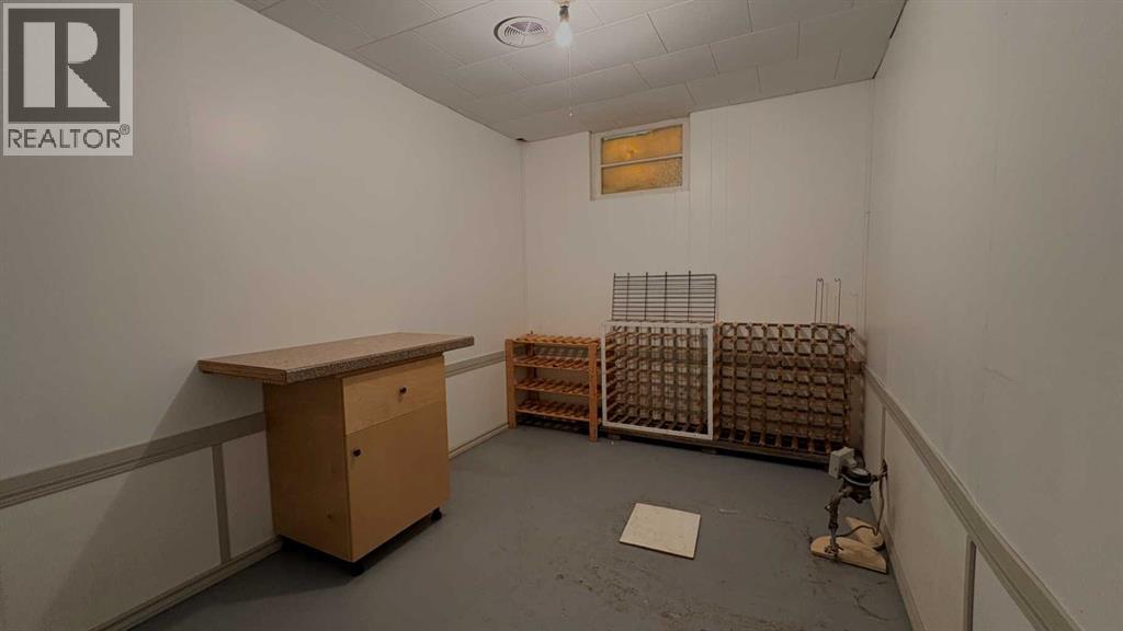 718 10 Street - Image 21