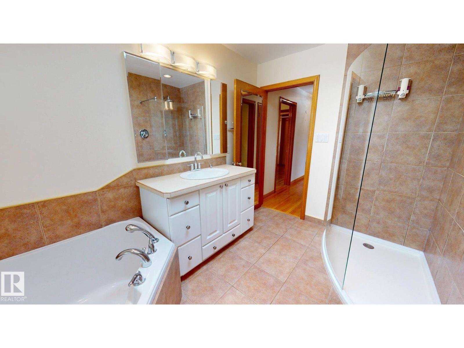 9503 77 ST NW - 15