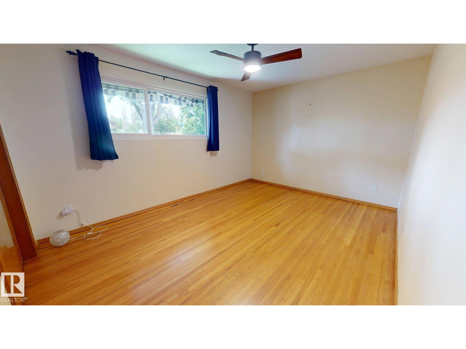 9503 77 ST NW - 16