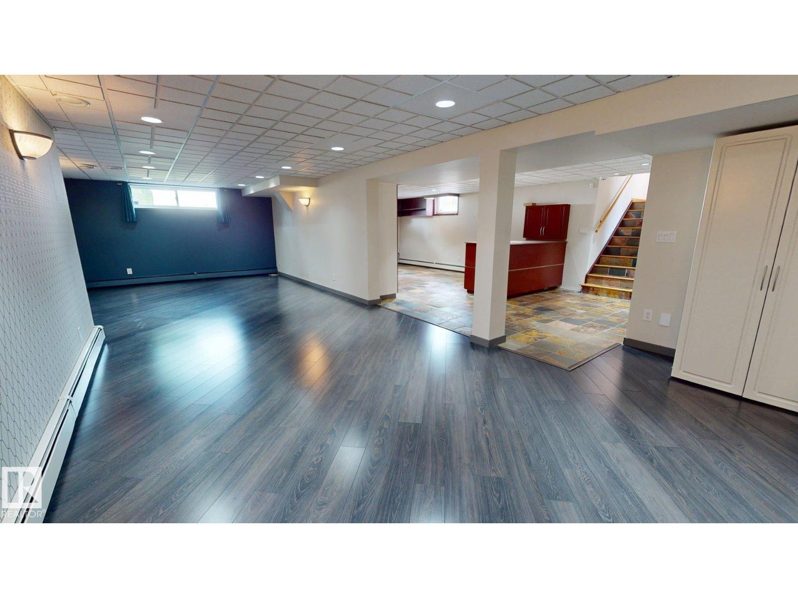 9503 77 ST NW - 23