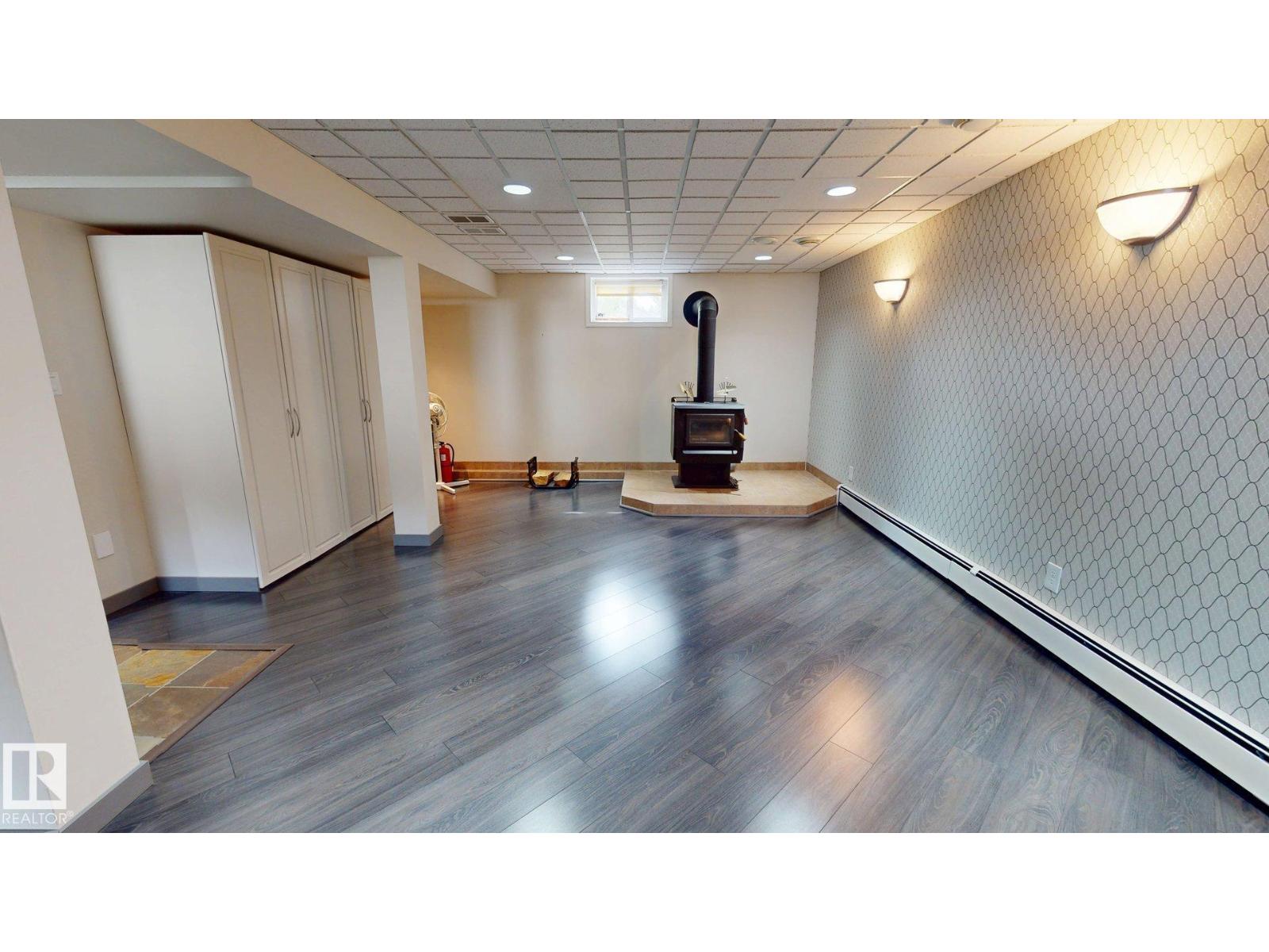 9503 77 ST NW - 26