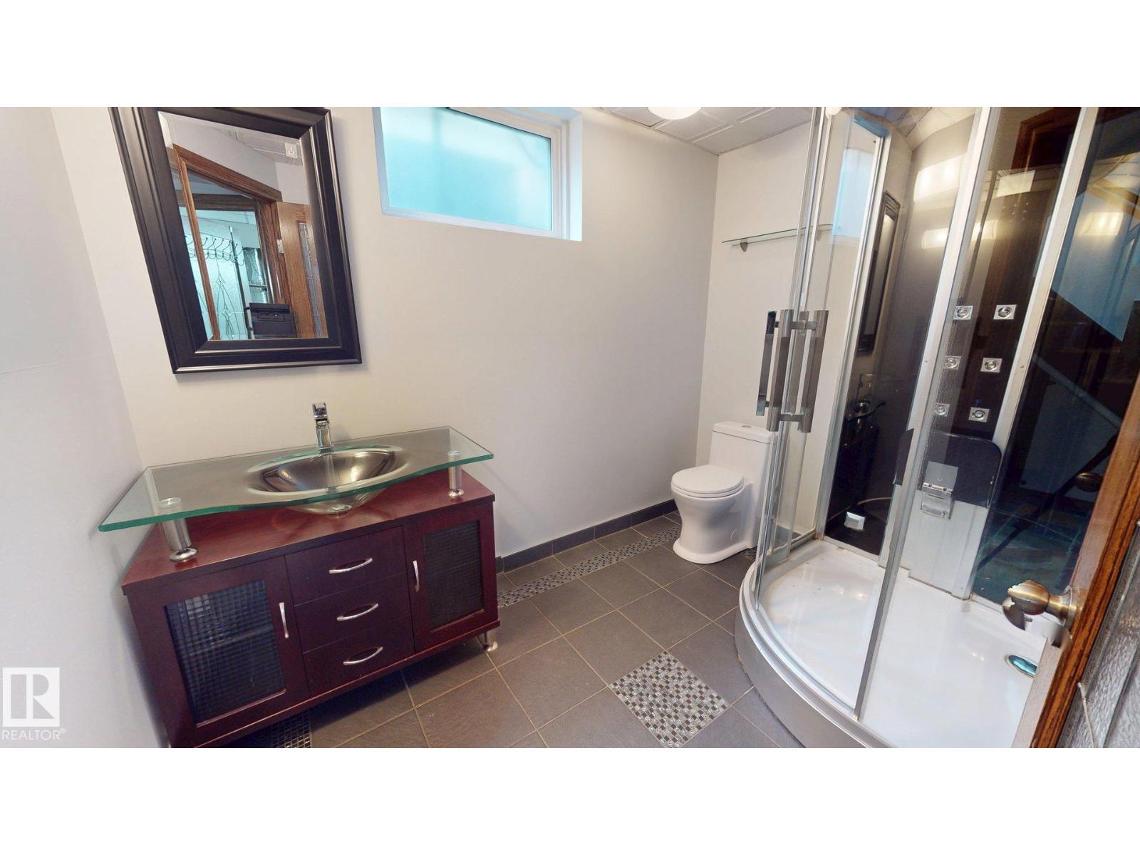 9503 77 ST NW - 27
