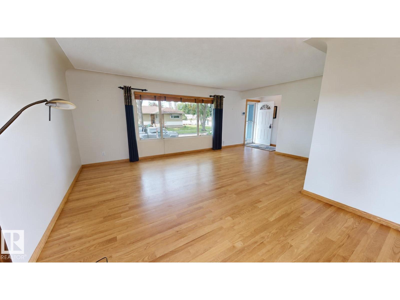 9503 77 ST NW - 3