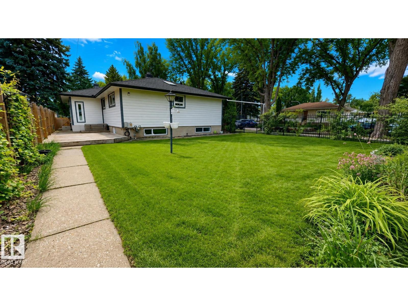 9503 77 ST NW - 32
