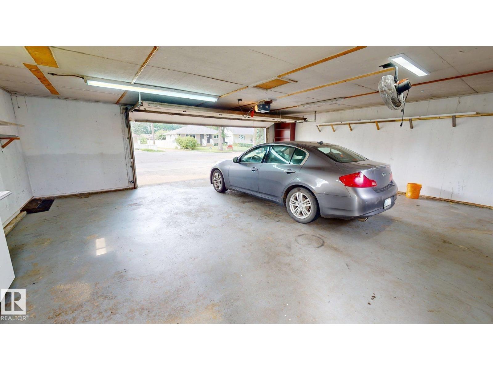 9503 77 ST NW - 33