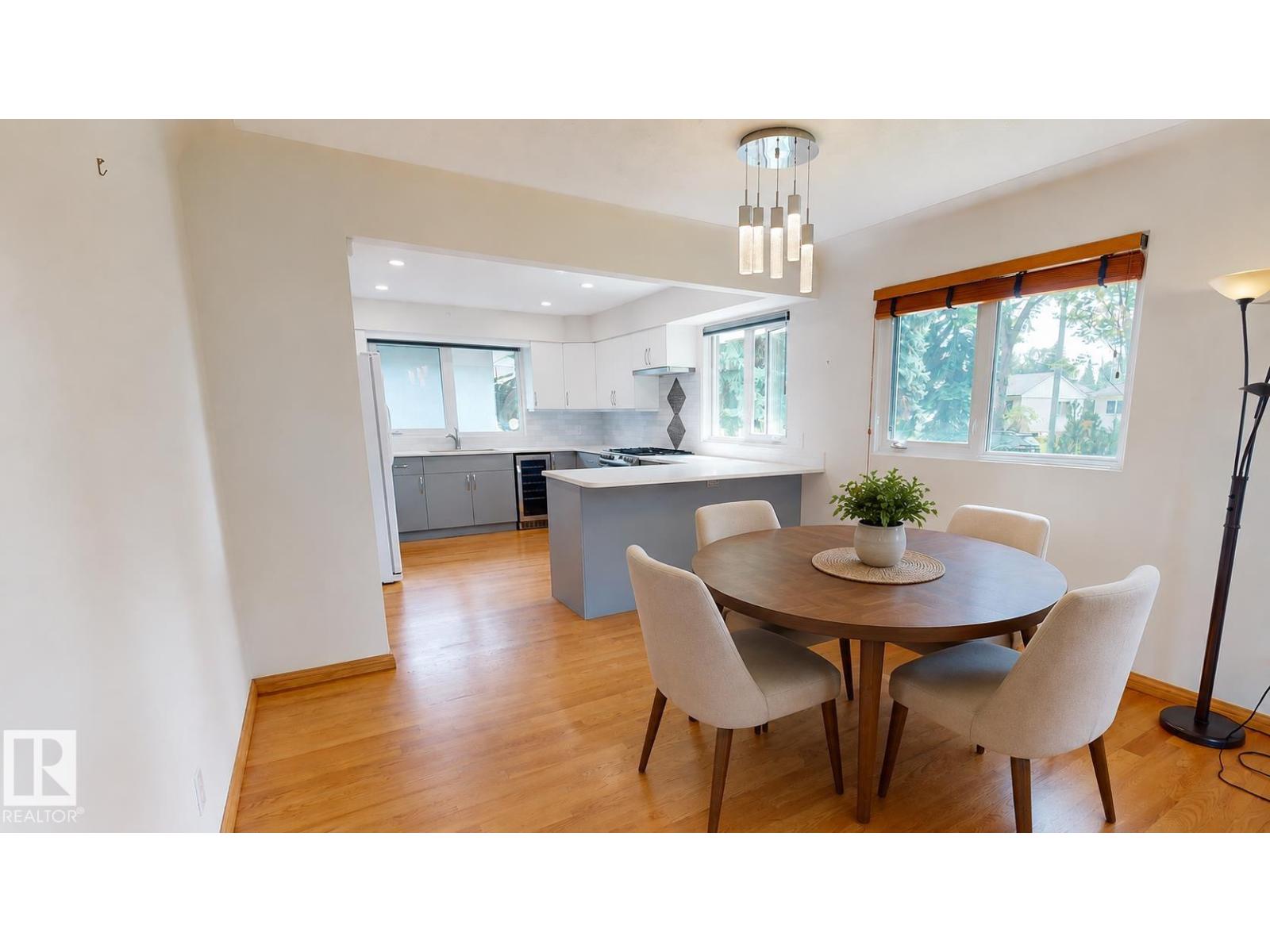 9503 77 ST NW - 8