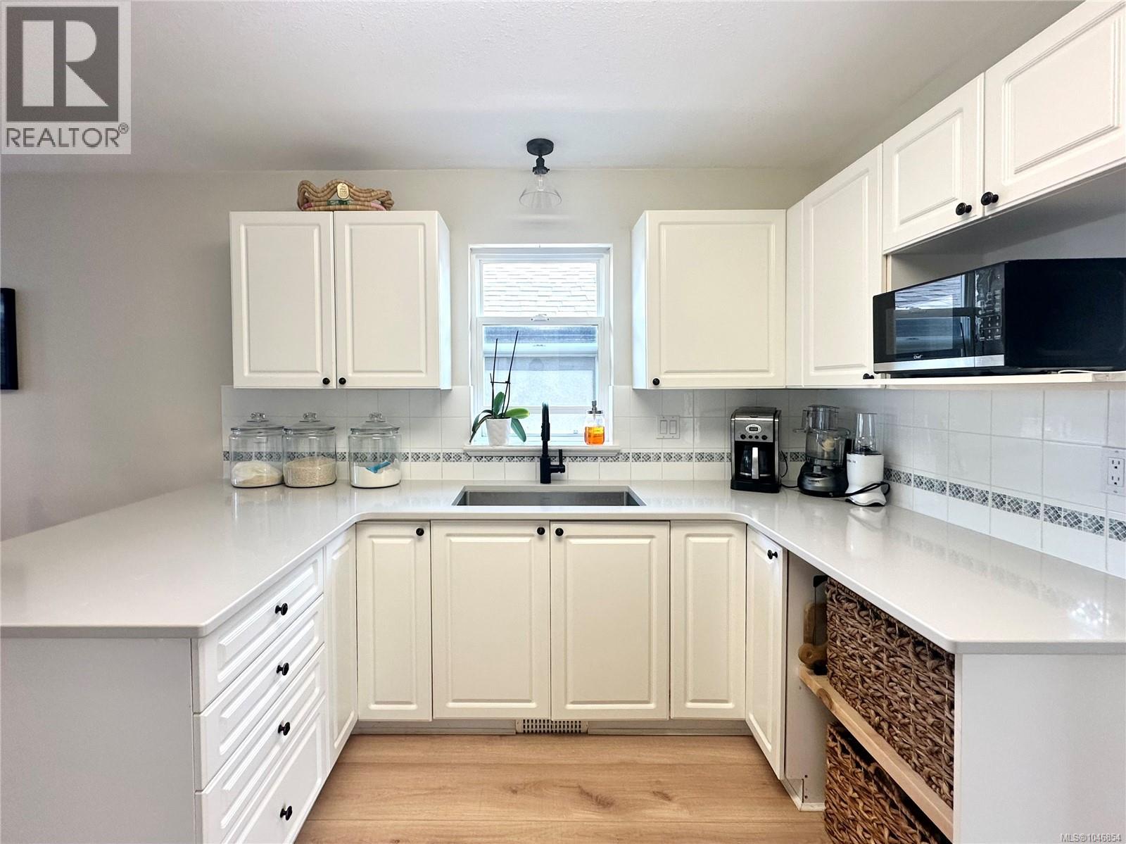 533 Hampstead St - Image 6