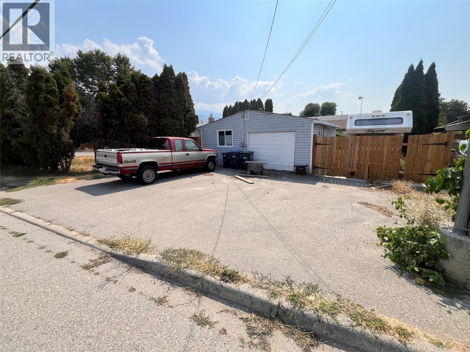  302 Green Avenue West, Penticton