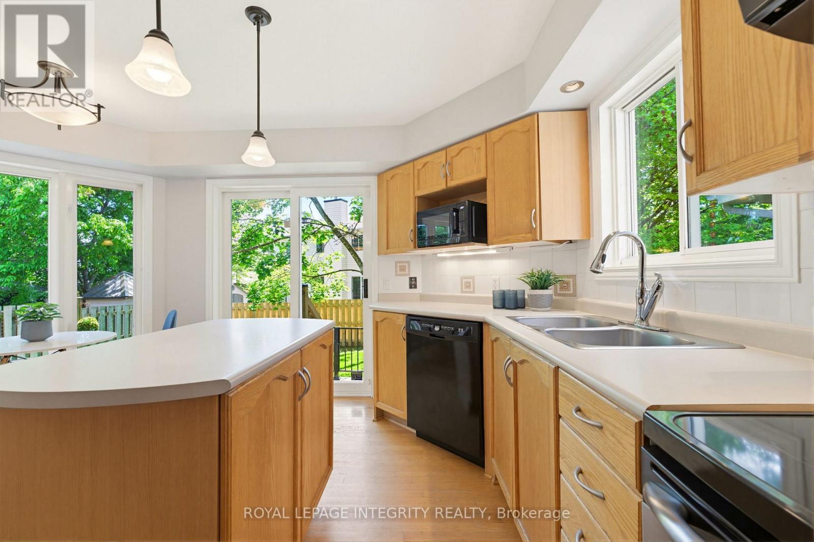 116 SPRINGCREEK CRESCENT, Ottawa. Luxury613. By Peter Sagos - Image 24