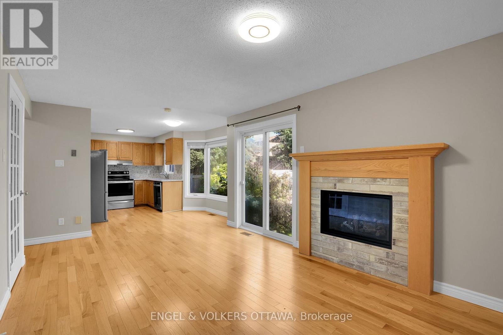 28 WEYBRIDGE DRIVE - 17