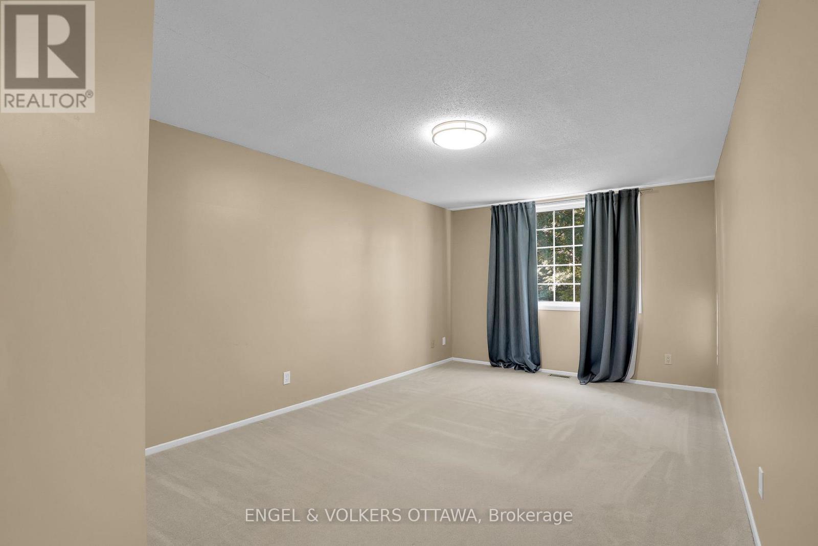 28 WEYBRIDGE DRIVE - 18