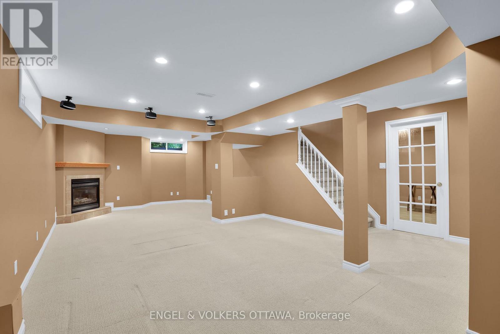 28 WEYBRIDGE DRIVE - 39