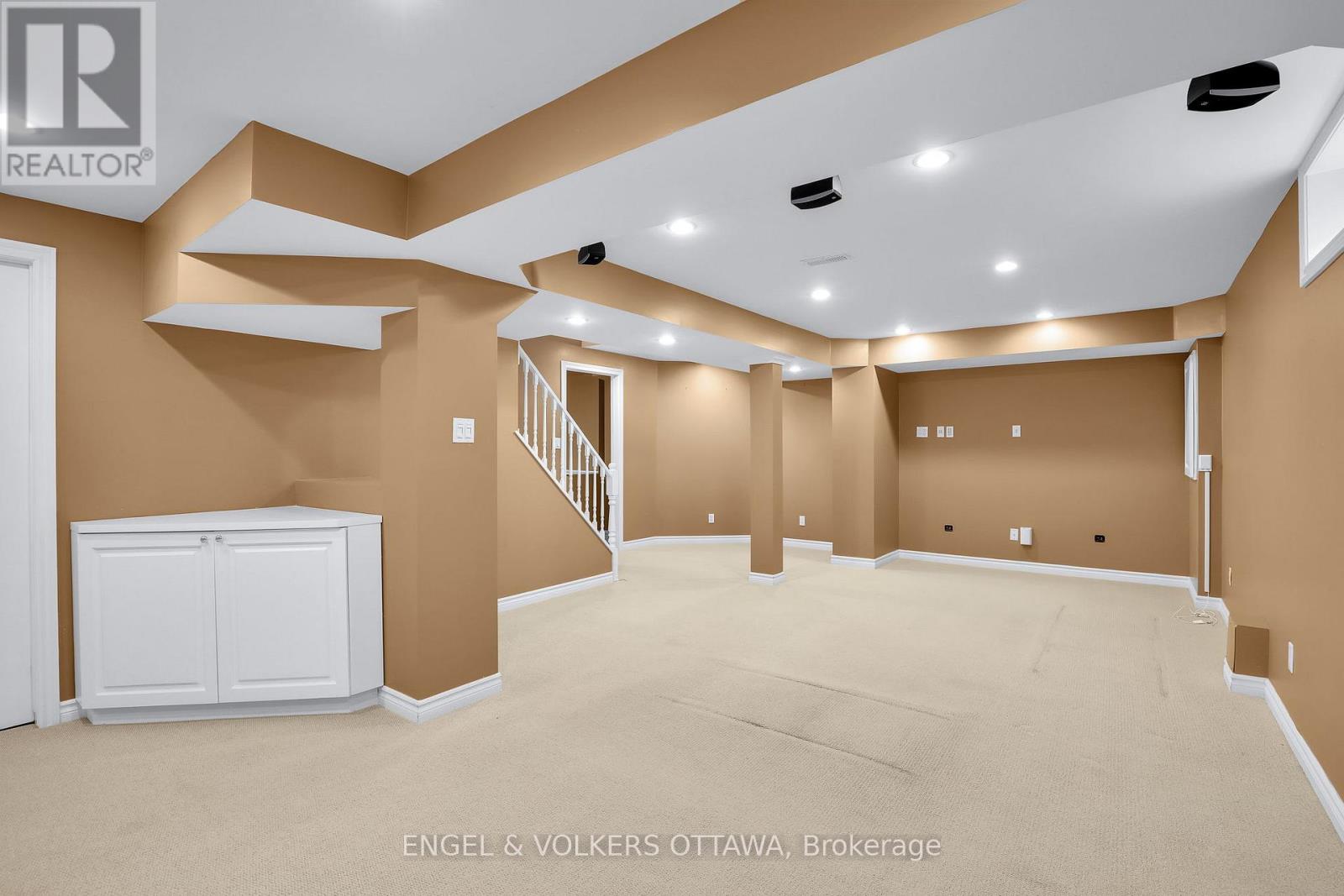 28 WEYBRIDGE DRIVE - 41