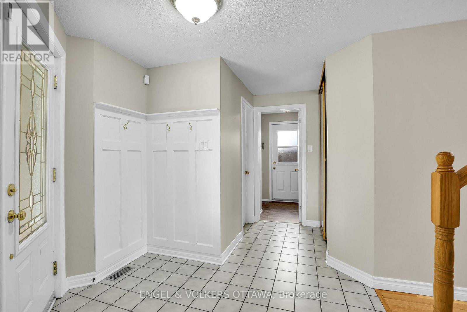 28 WEYBRIDGE DRIVE - 7