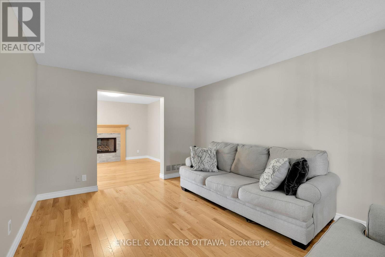 3 Bed, 3 Bath House for Sale in Ottawa – 28 WEYBRIDGE DRIVE, Ottawa – MLS# X13673764 - Image 9