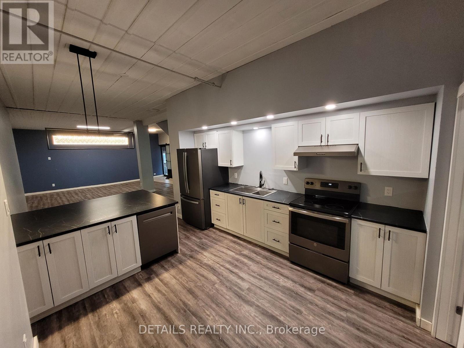 6-10 LABROSSE STREET - 10