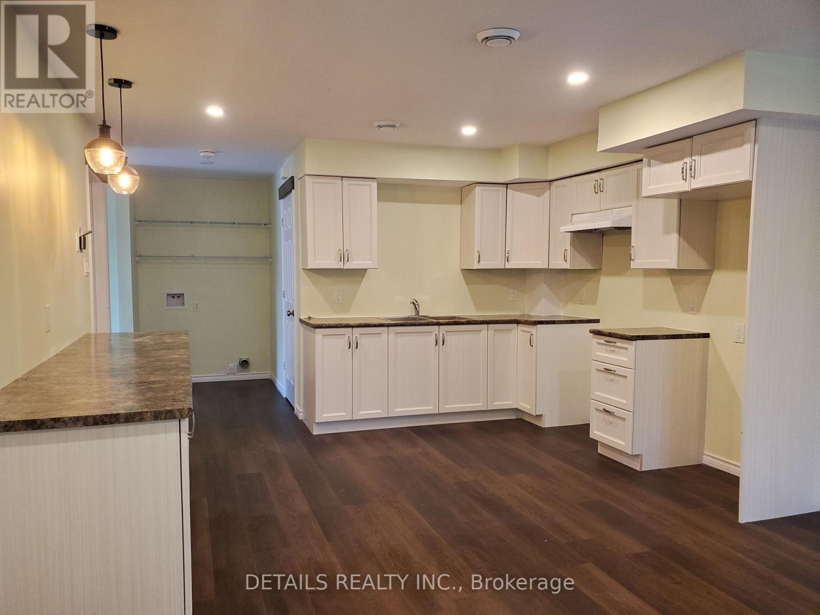 6-10 LABROSSE STREET - 6