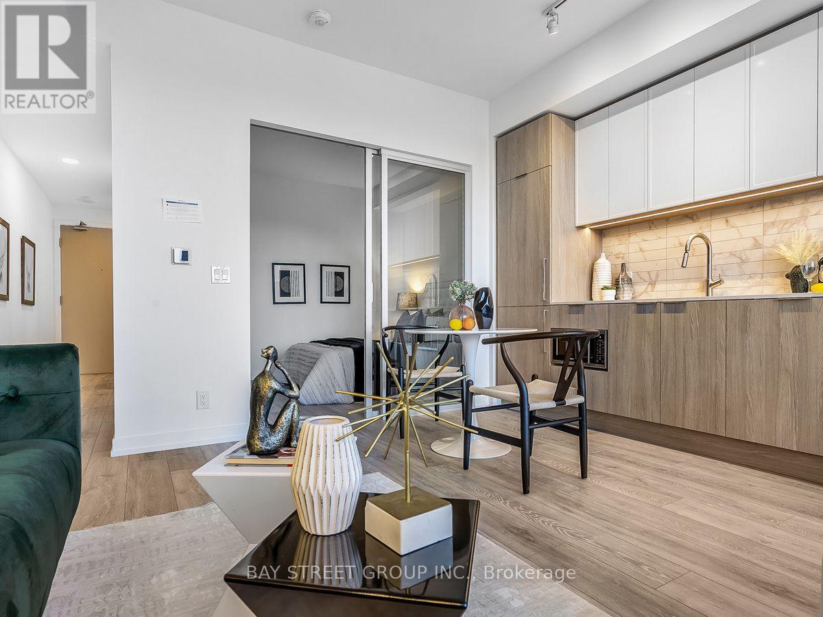 #1812 2020 BATHURST STREET - 5