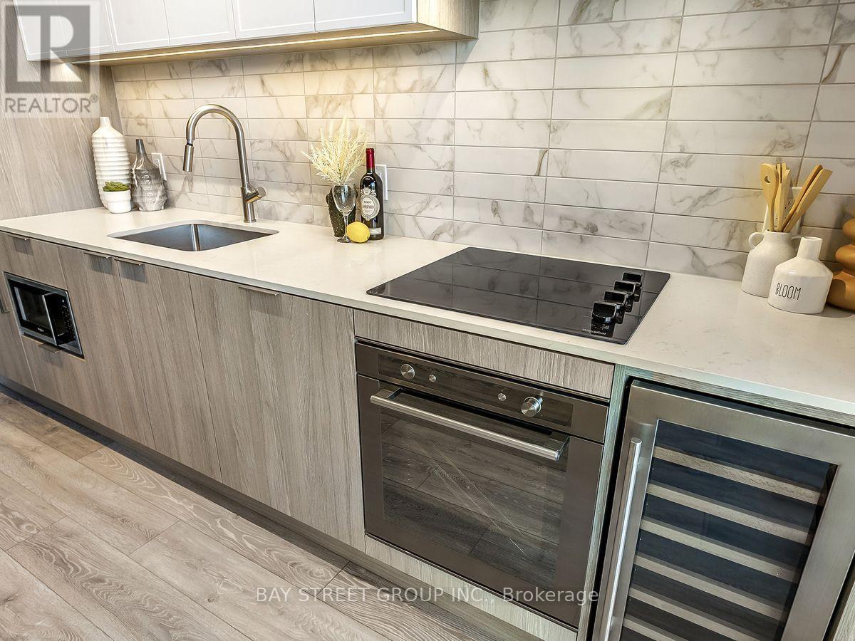 #1812 2020 BATHURST STREET - 8