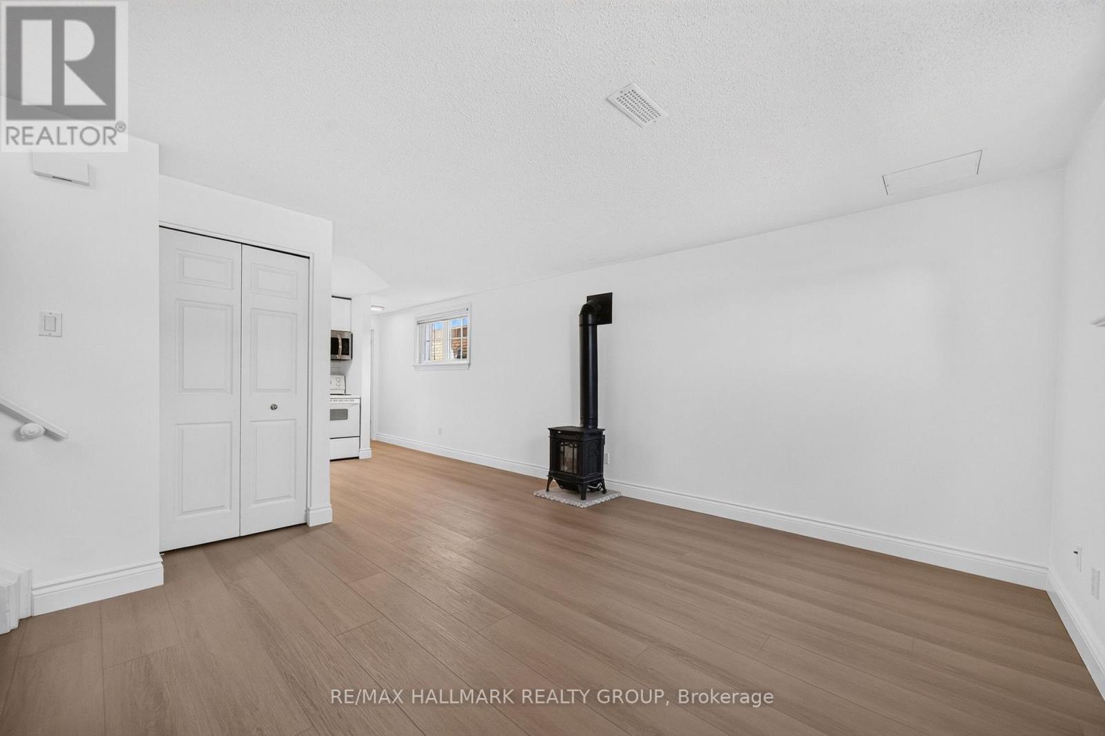 1 Bed, 1 Bath House for Rent in Ottawa – 44 CENTREPOINTE DRIVE, Ottawa – MLS# X13672874 - Image 11