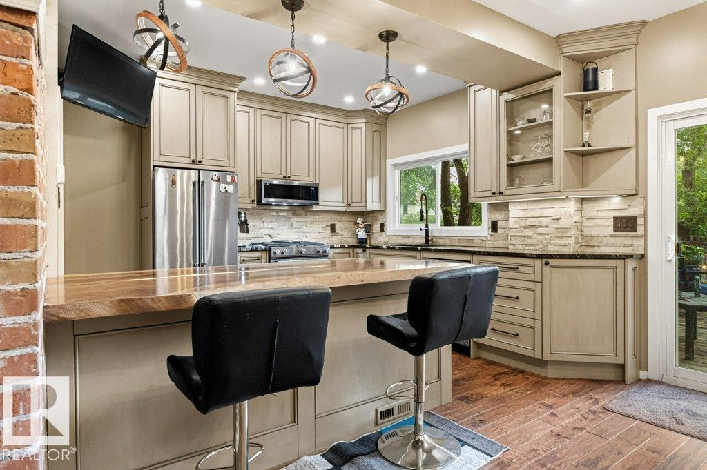 10547 126 Street NW - Photo 9