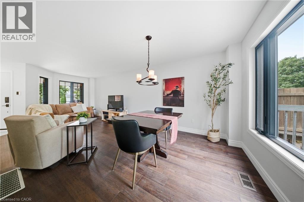 19 BOULDER Crescent - Image 12