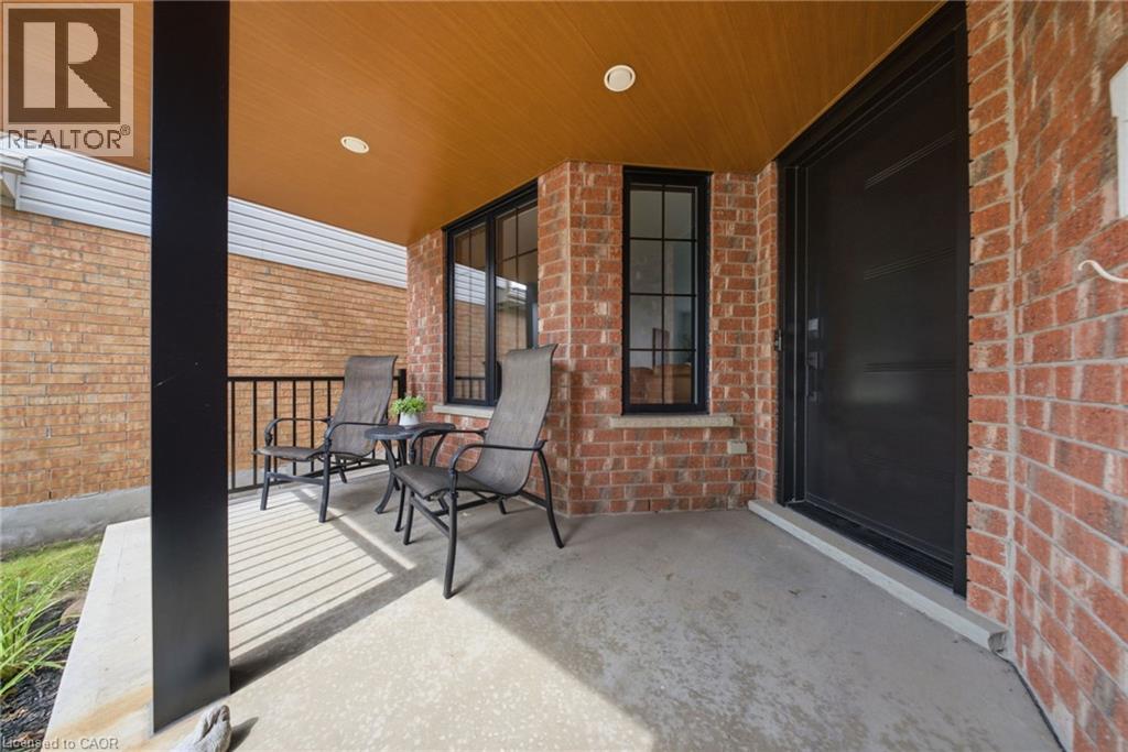 19 BOULDER Crescent — photo 3