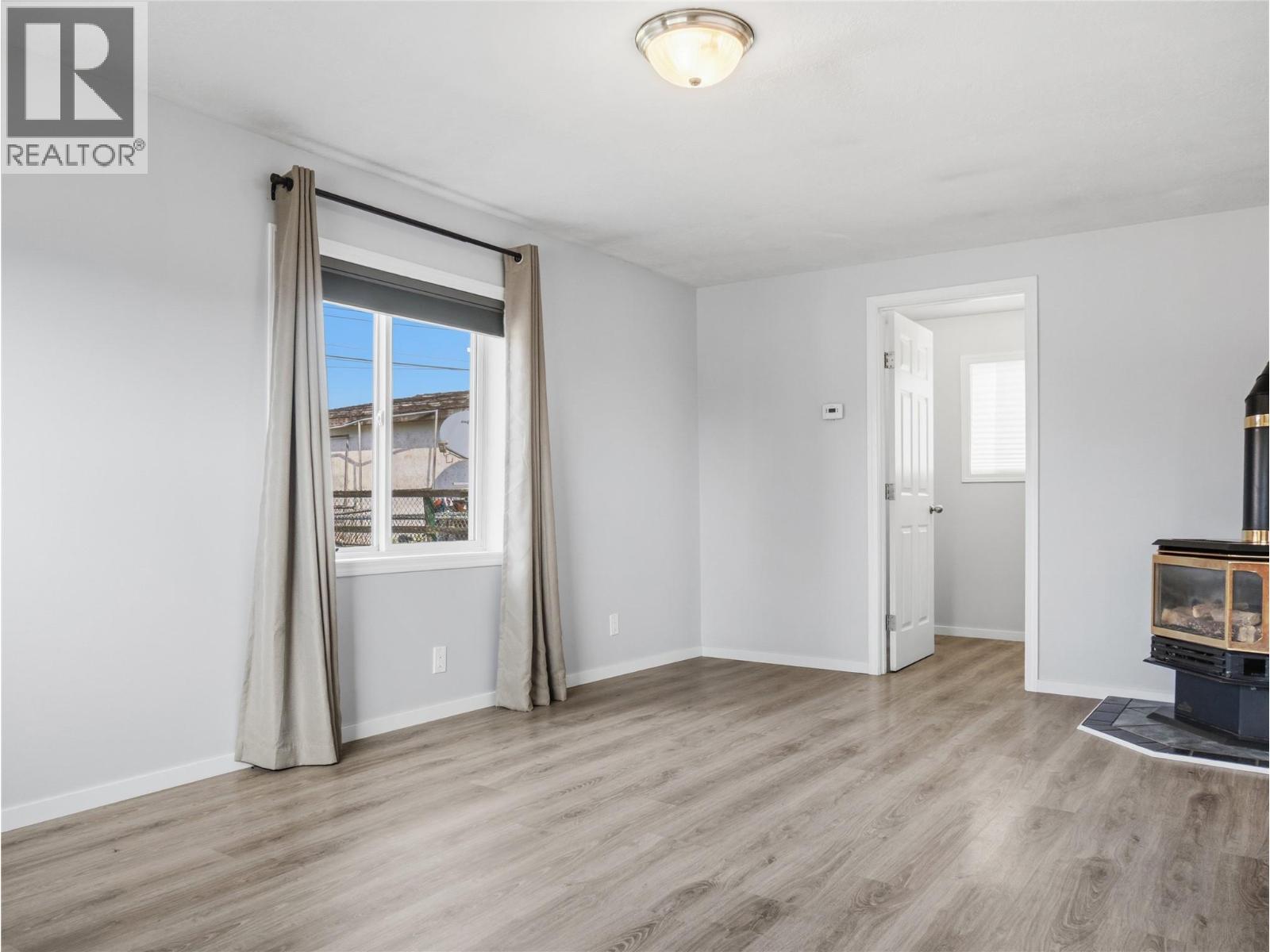 9721 2 Street - 19
