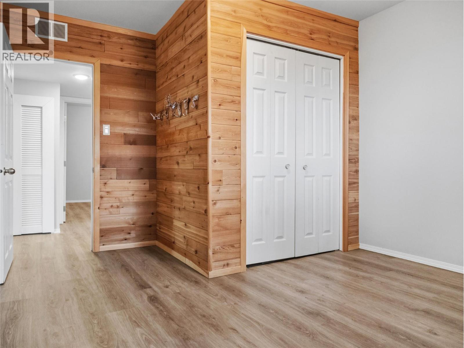 9721 2 Street - 25