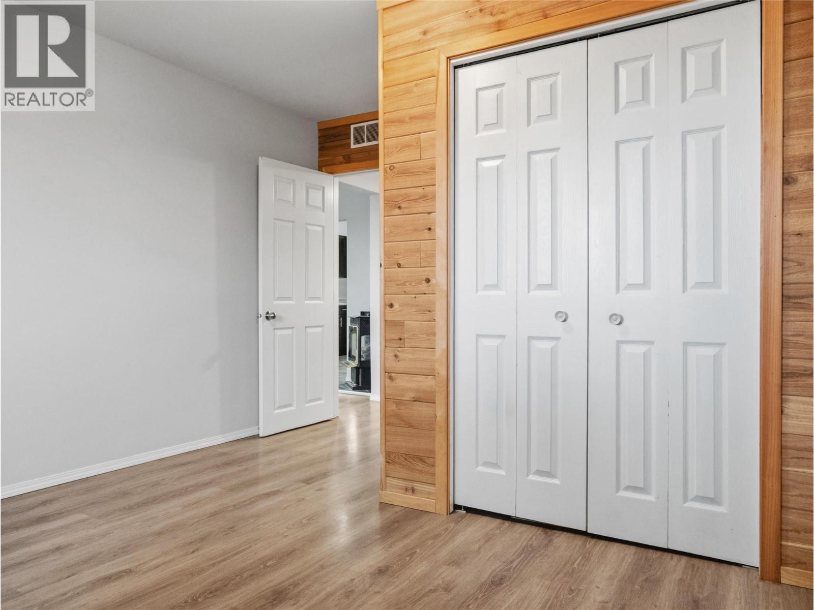 9721 2 Street - 26