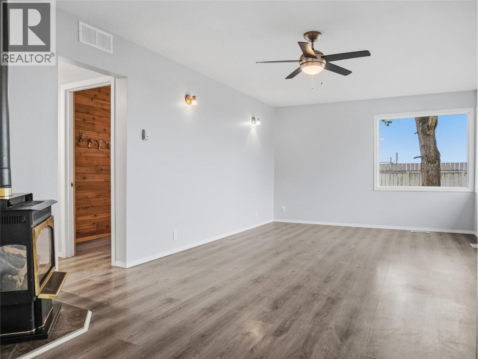 9721 2 Street - 12