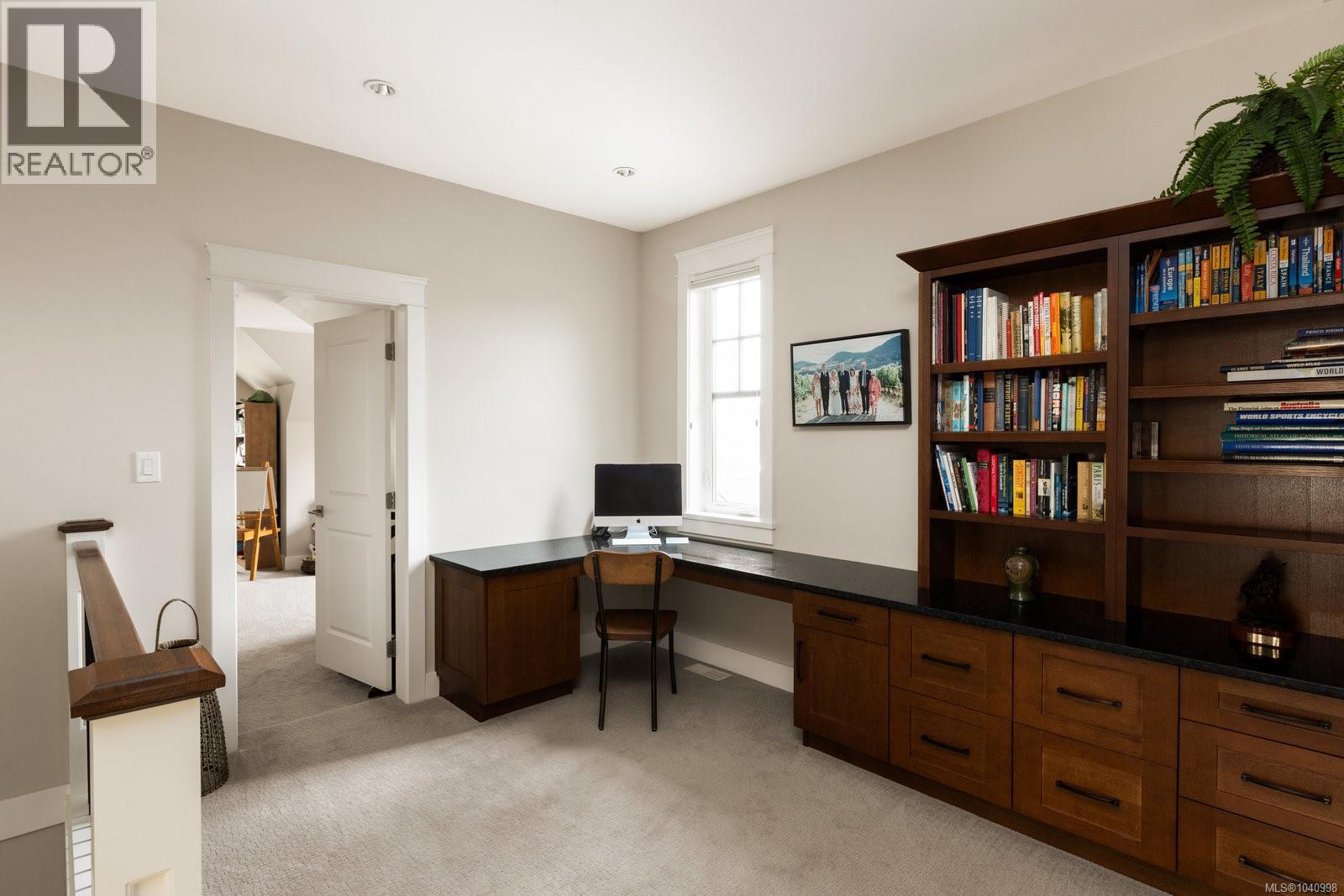 1484 Pebble Pl - 32