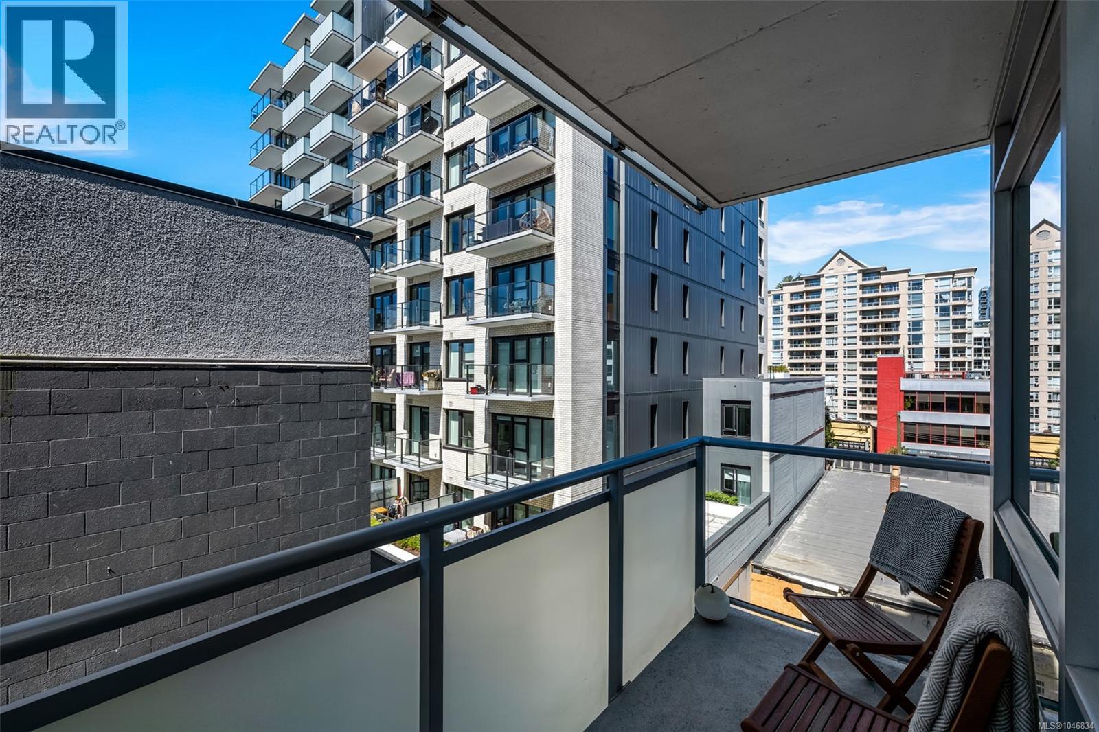 402 838 Broughton Street, Victoria